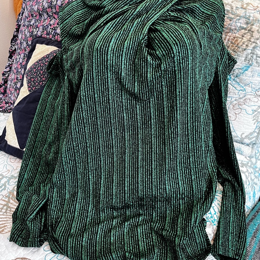 Elegant Green Bare Shoulder Striped Long Sleeve Shirt.